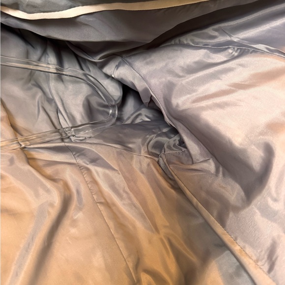 Liz Claiborne Quilted Puffer Jacket in Light Gray, Size XL, Zipper, Button, Hood - Picture 16 of 16